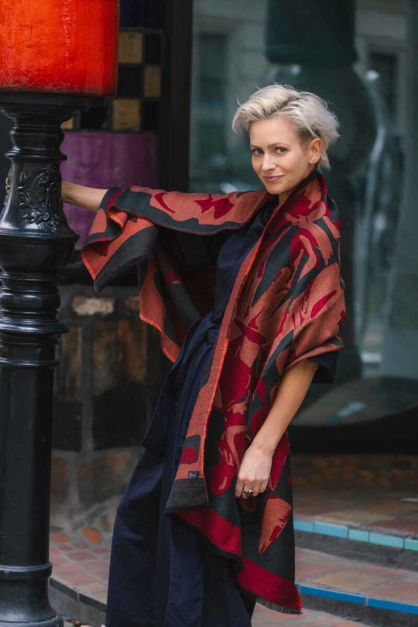 ARRAK “HUMANS” (1966) IN RED GRAPHITE MUFFLER