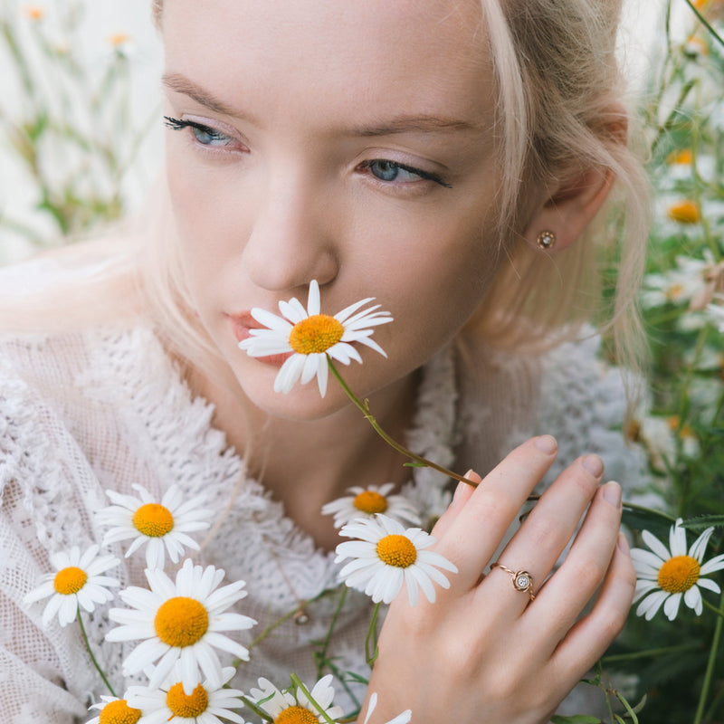 Daisy teemantiga roosast kullast sõrmus