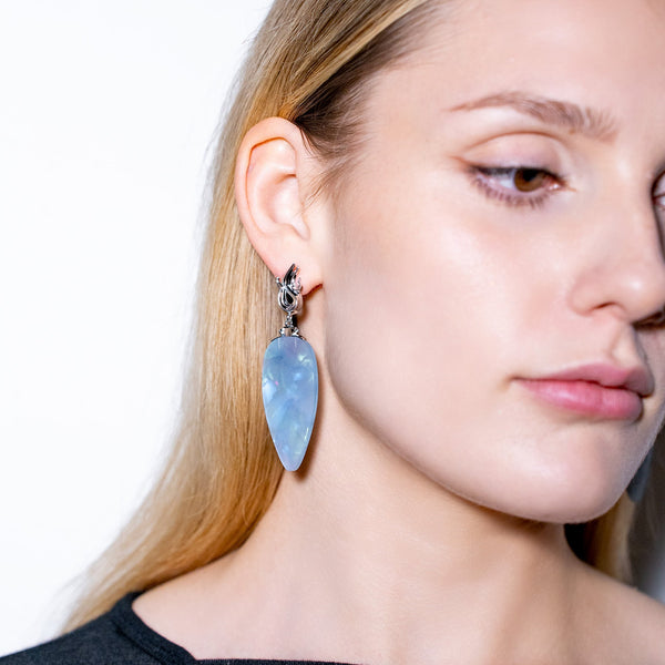 CHIKHAI ASYMMETRICAL HOOP – SEAFOAM BLUE DROP – HÕBE
