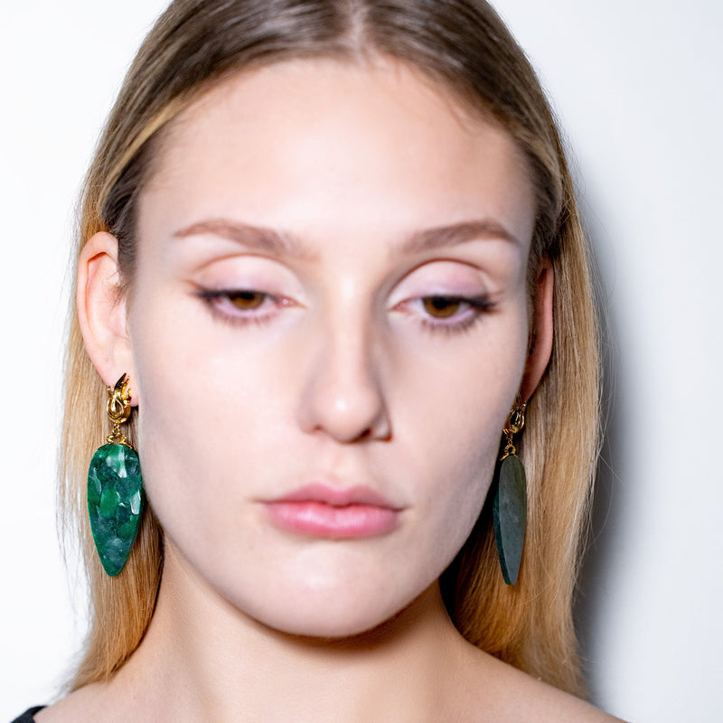 CHÖNYI EARRINGS – EMERALD PEARLY DROP – KULLATUD