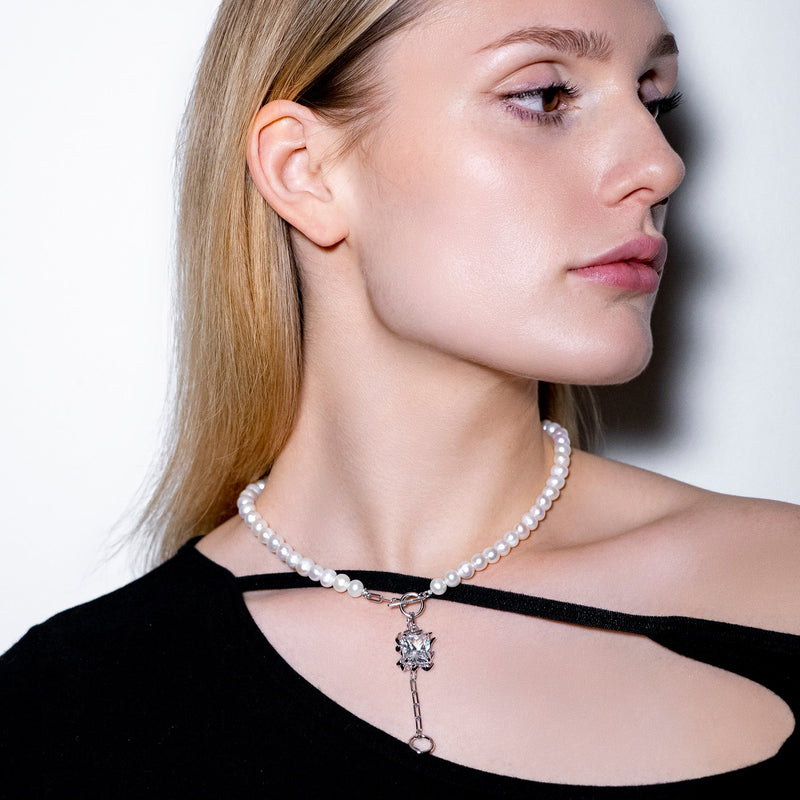 KYENAY PEARL NECKLACE WITH CLEAR GEM