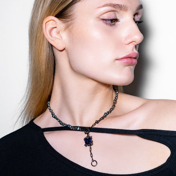 DRAVEN BLACK PEARL NECKLACE WITH MIDNIGHT BLUE GEM