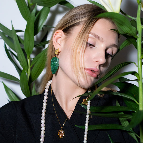 CHÖNYI EARRINGS – EMERALD PEARLY DROP – KULLATUD