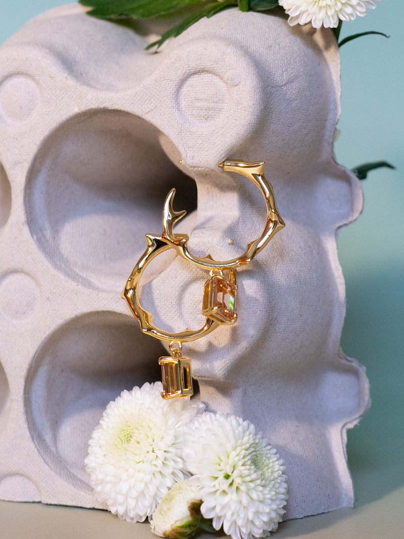 MILAM HOOP WITH CHAMPAGNE GEM – KULLATUD