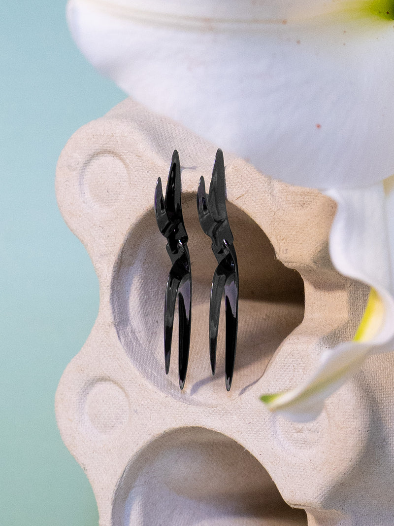 SAMTEN KÕRVARÕNGAD – MUST