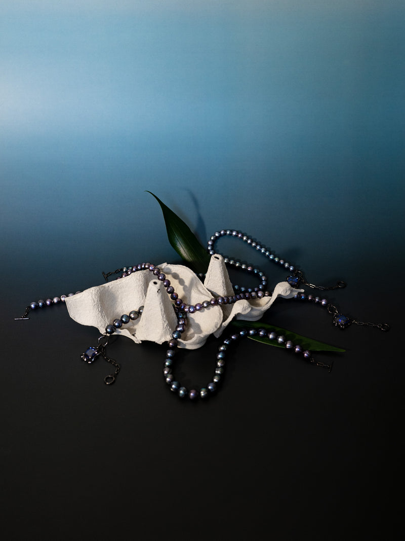 DRAVEN BLACK PEARL NECKLACE WITH MIDNIGHT BLUE GEM