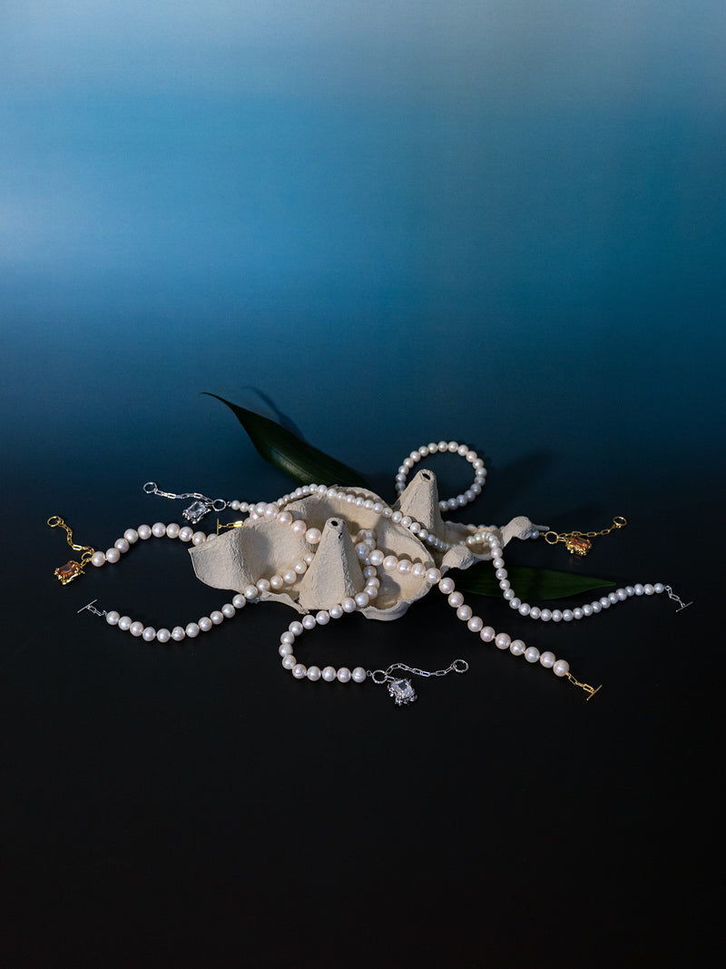 KYENAY PEARL NECKLACE WITH CLEAR GEM