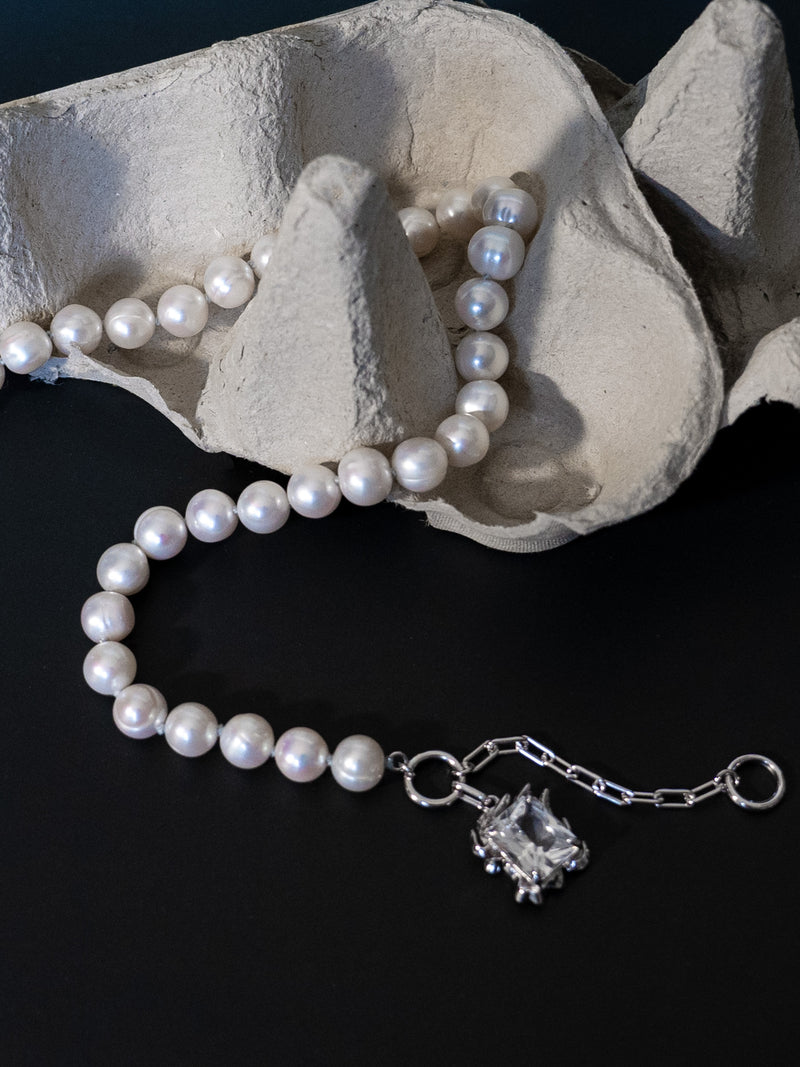 GRAND KYENAY PEARL NECKLACE WITH CLEAR GEM