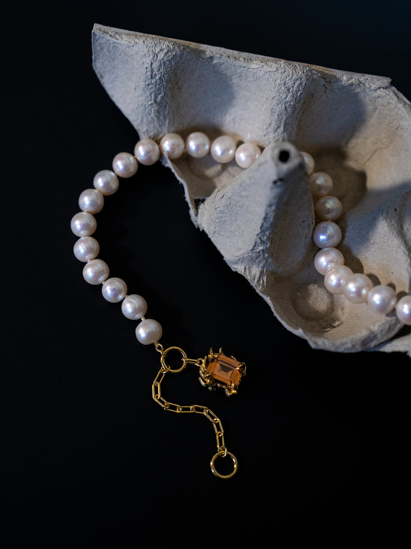 GRAND ĀLOKA PEARL NECKLACE WITH CHAMPAGNE GEM – KULLATUD