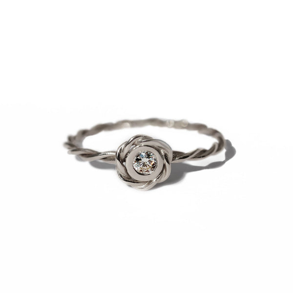 Daisy Diamond white gold ring