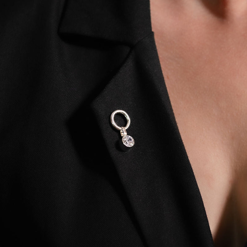 Rinnamärk "Korrapäratu. Sira"