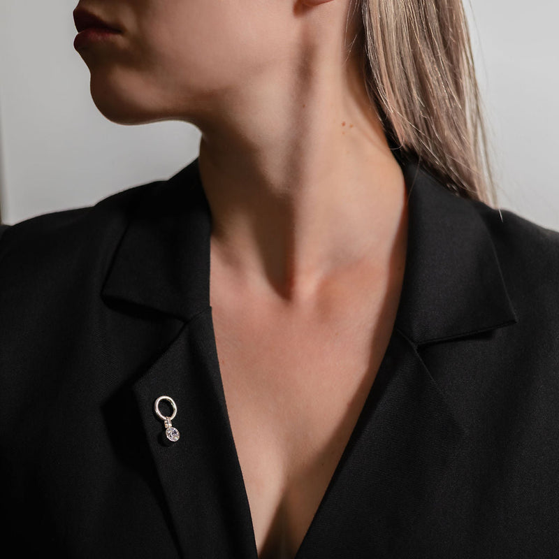 Rinnamärk "Korrapäratu. Sira"