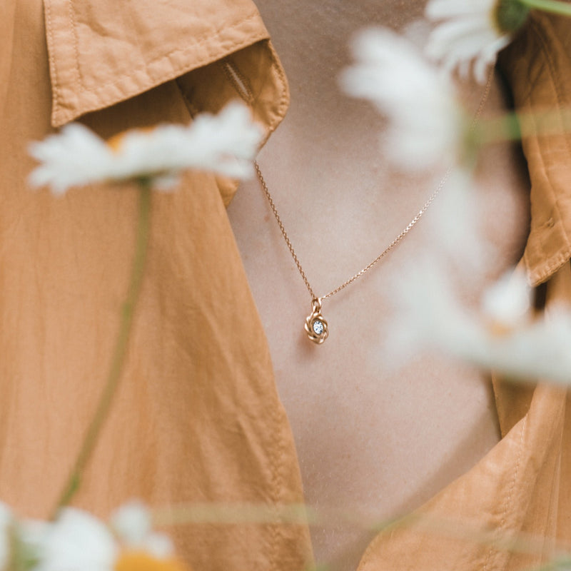 Daisy Diamond rose gold pendant