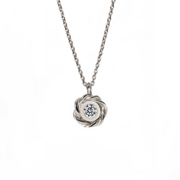 Daisy Diamond white gold pendant