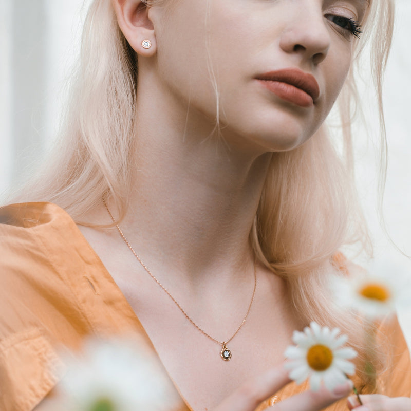 Daisy Diamond rose gold pendant