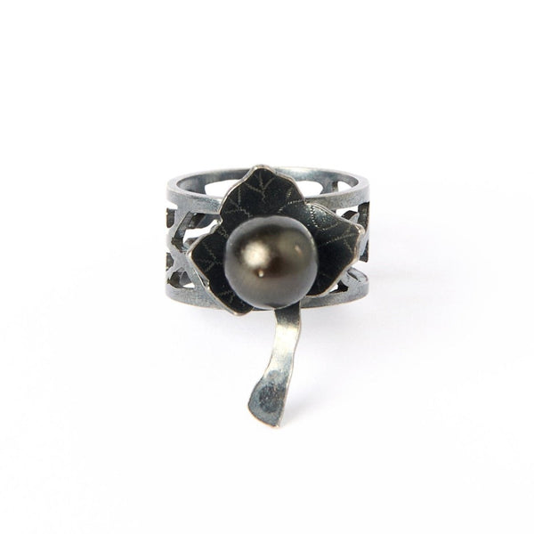 Ring "Currant" with Akoya pearl - Ehestu's special edition