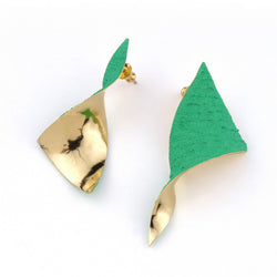 Shades Triangle Asymmetric Earrings "Green"