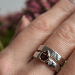 Off Centre Garnet Ring Set - Ehestu's Special Edition