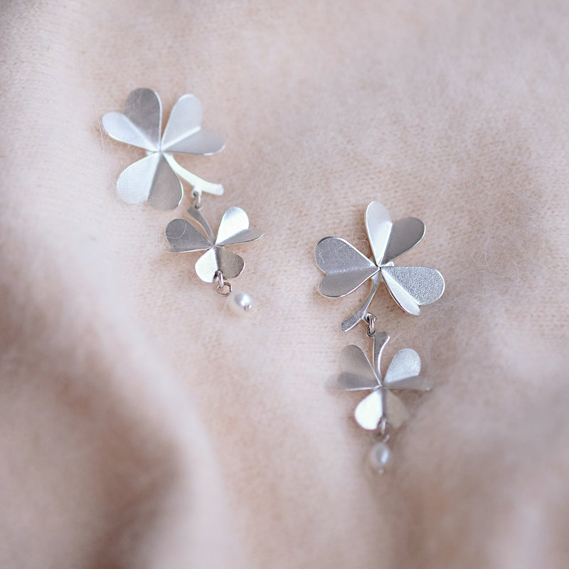 Earrings "Clover" with a Pearl