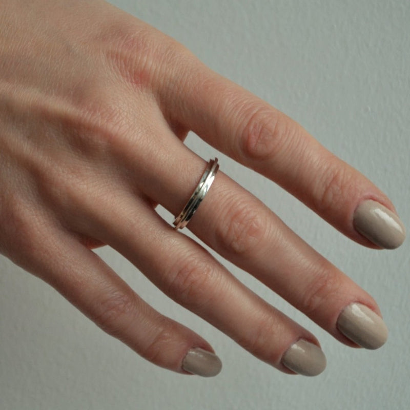 LINEAR Ring in Silver thin